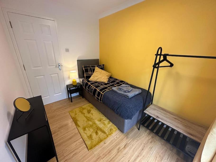Elegant Room In Stylish House Milton Keynes Eksteriør bilde